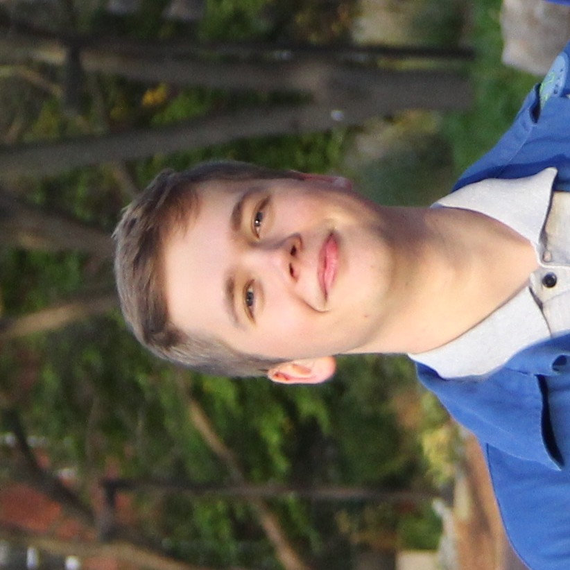 SvdE in a grey shirt